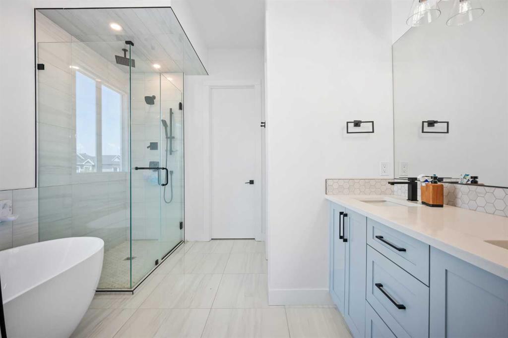 689 Muirfield Crescent Property Photo 21