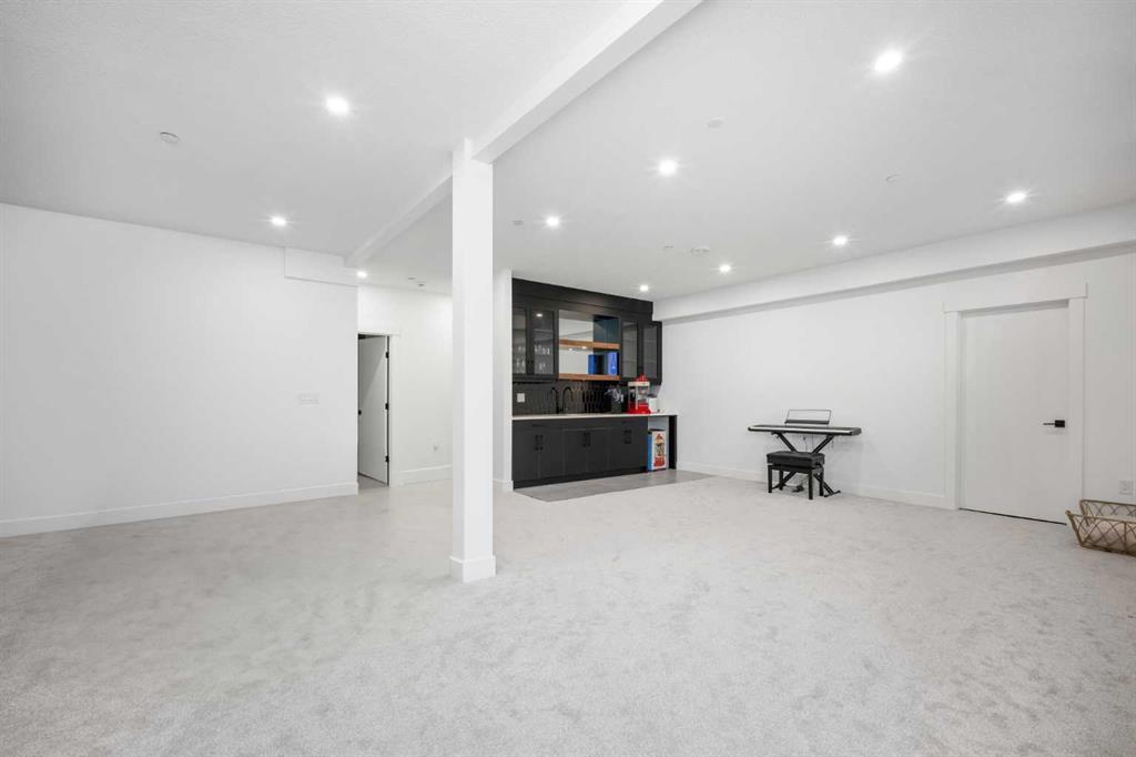 689 Muirfield Crescent Property Photo 24