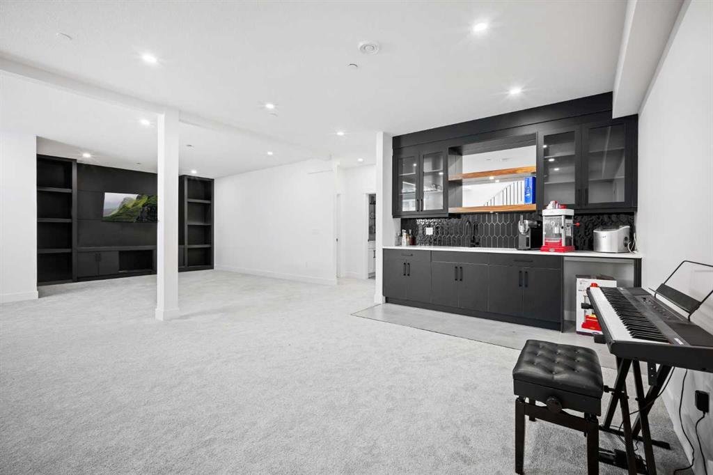 689 Muirfield Crescent Property Photo 25