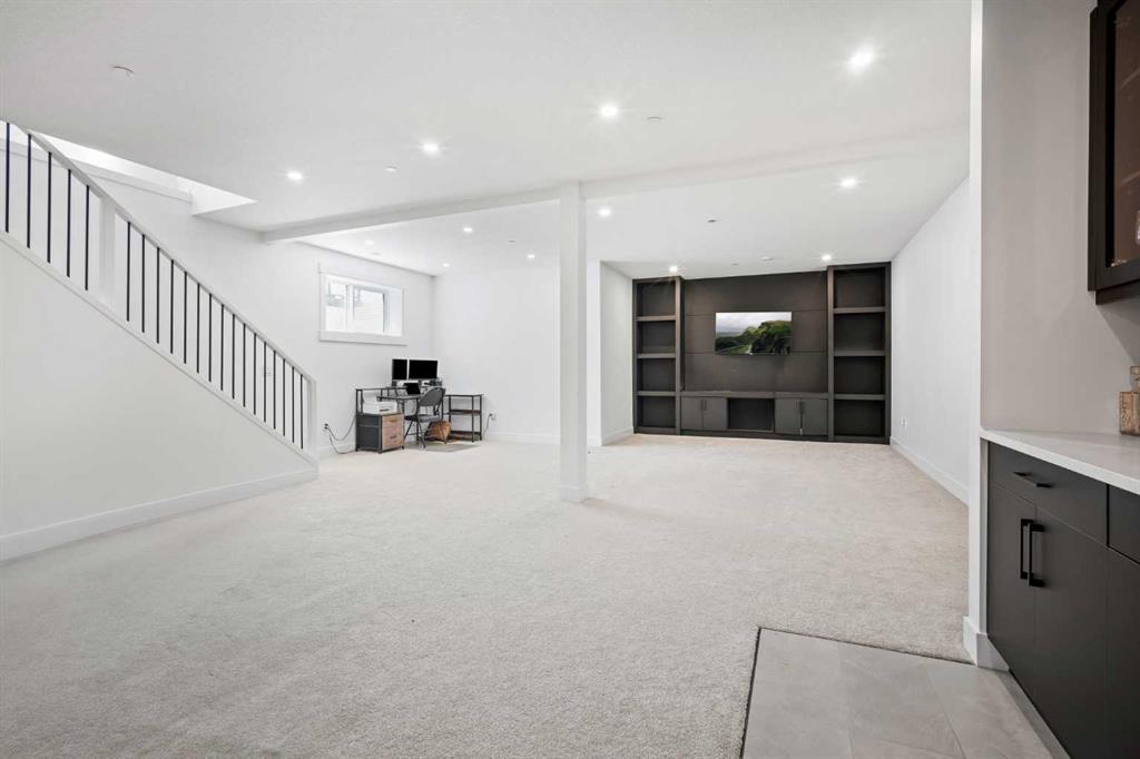 689 Muirfield Crescent Property Photo 26