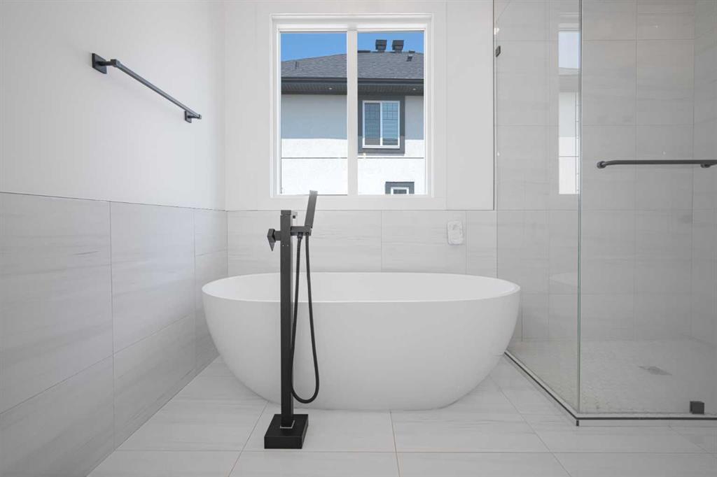 689 Muirfield Crescent Property Photo 40
