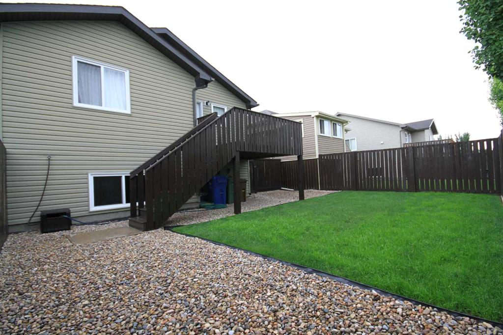 5609 43 Street H Property Photo 4