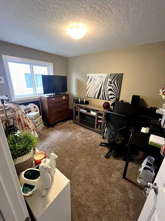5609 43 Street H Property Photo 11