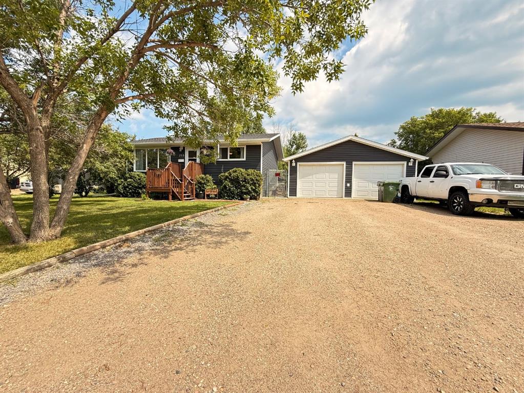 213 3 Street Property Photo 2