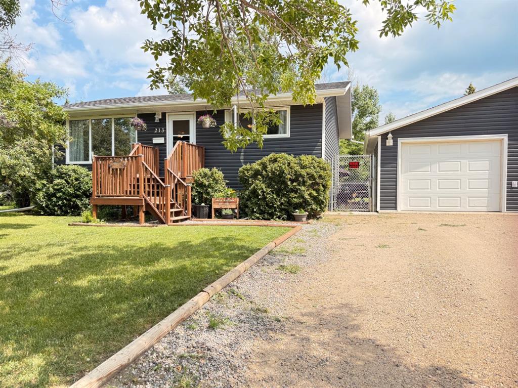213 3 Street Property Photo 3