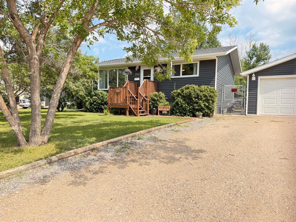 213 3 Street Property Photo 5