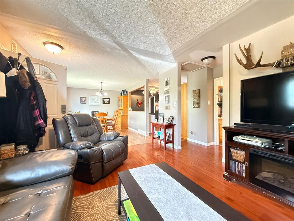 213 3 Street Property Photo 10