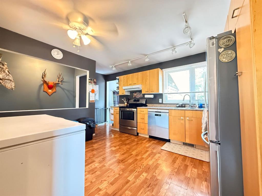 213 3 Street Property Photo 12