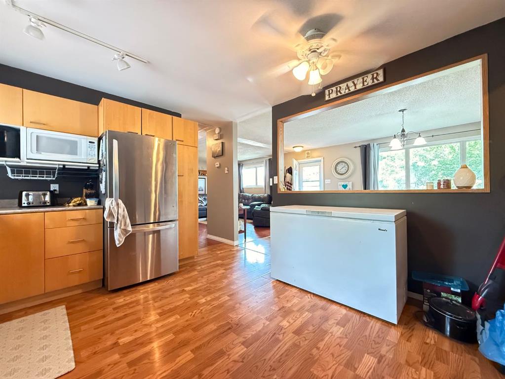 213 3 Street Property Photo 14