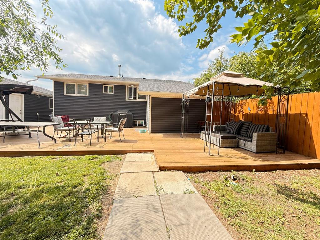 213 3 Street Property Photo 38
