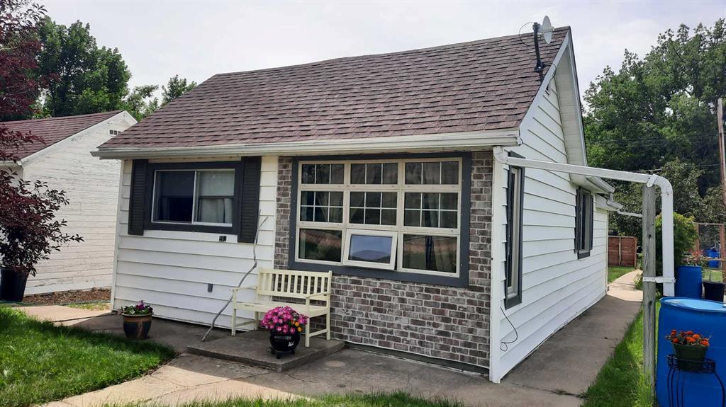 261 1 Avenue Property Photo 1