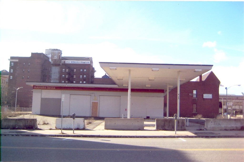 630 Dwight Street Property Photo 3