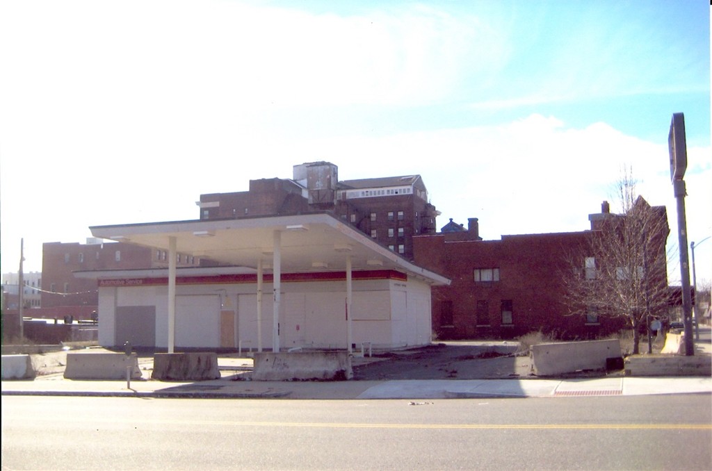 630 Dwight Street Property Photo 4