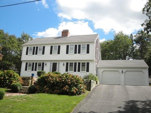 35 Crown Grant Dr