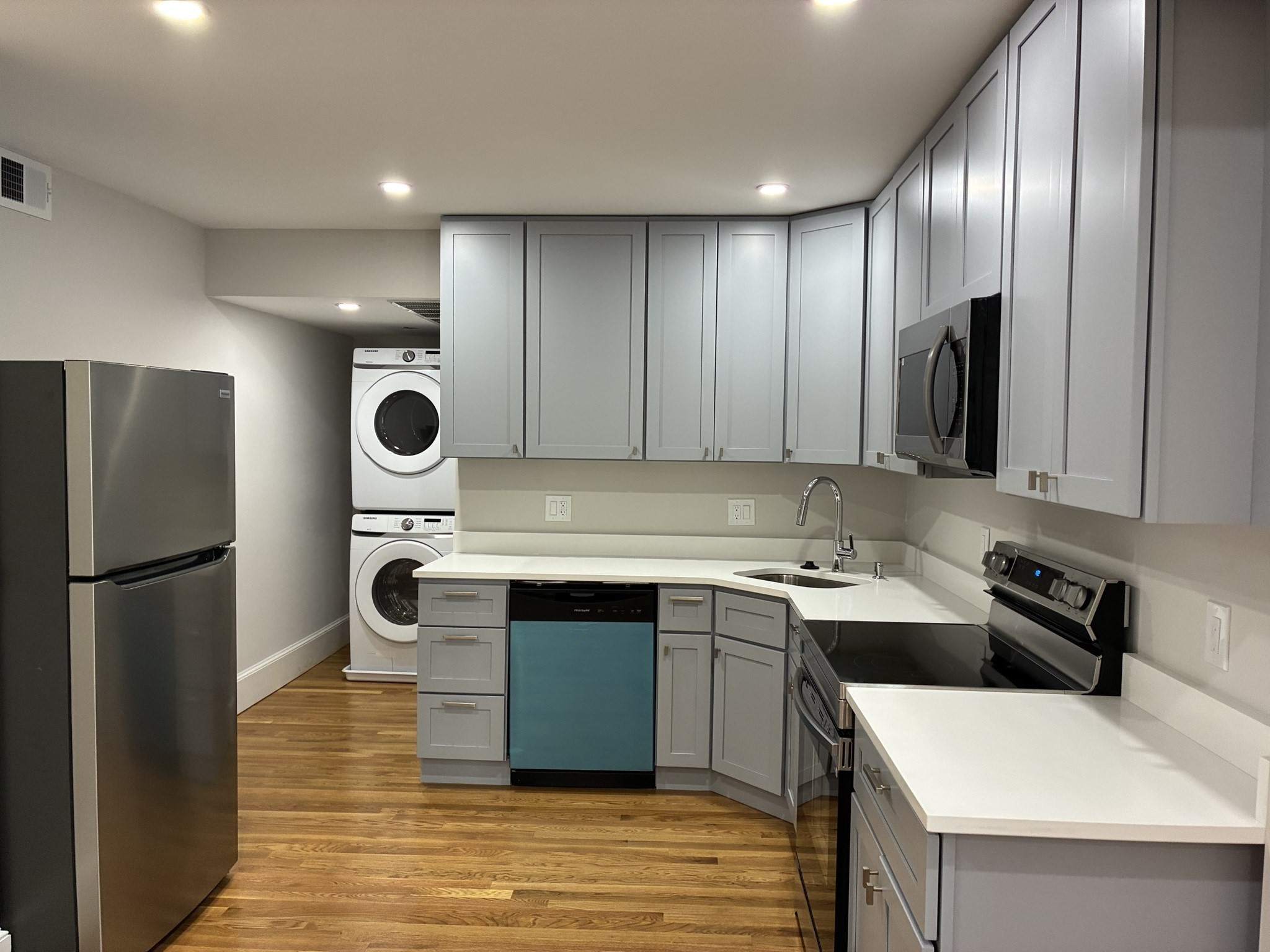 11 Romsey # 2 Property Photo 1