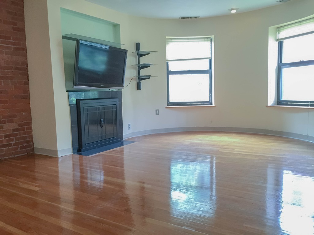 103 Gainsborough St # 204 Property Photo 1