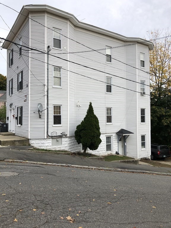 552 Washington St Property Photo 4