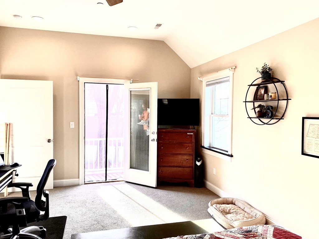 15 Wilson St # B Property Photo 6