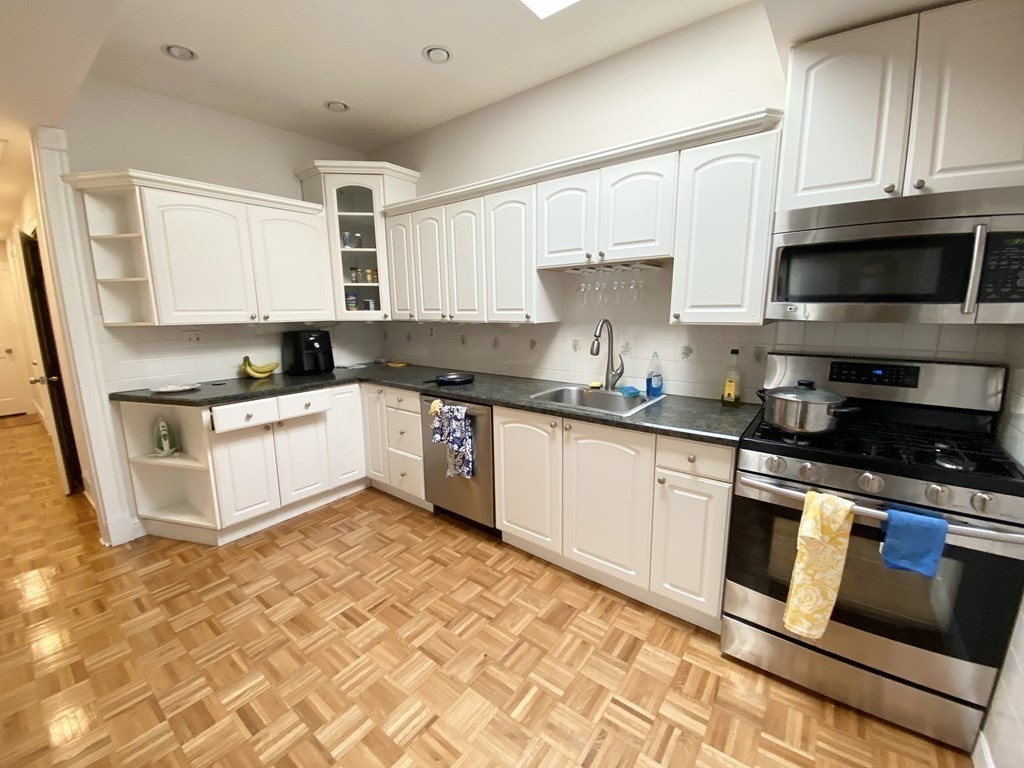 108 Buttonwood # 3 Property Photo 1