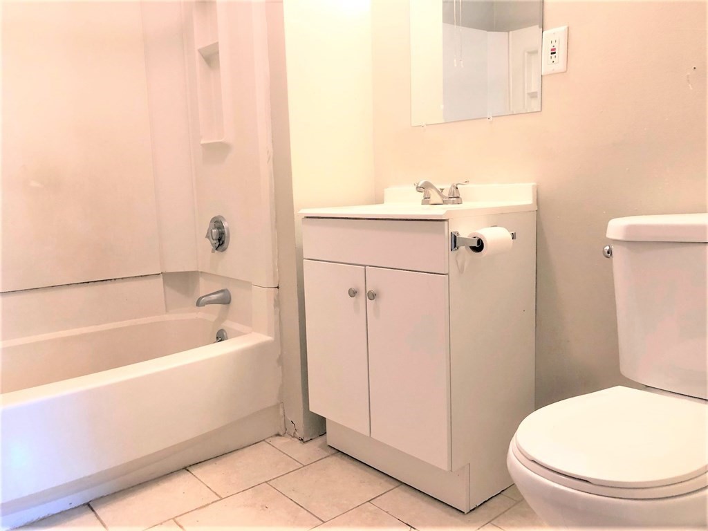17 Kenwood Terrace # 2 Property Photo 24