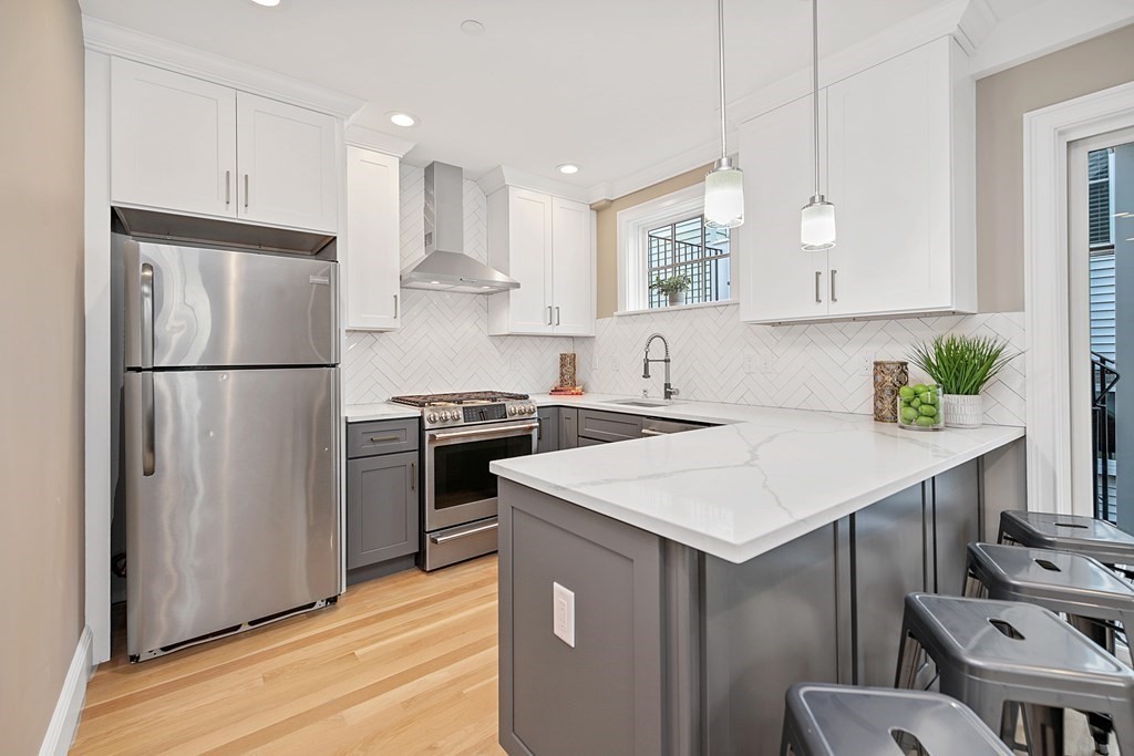 269 Gold St # 2 Property Photo 6