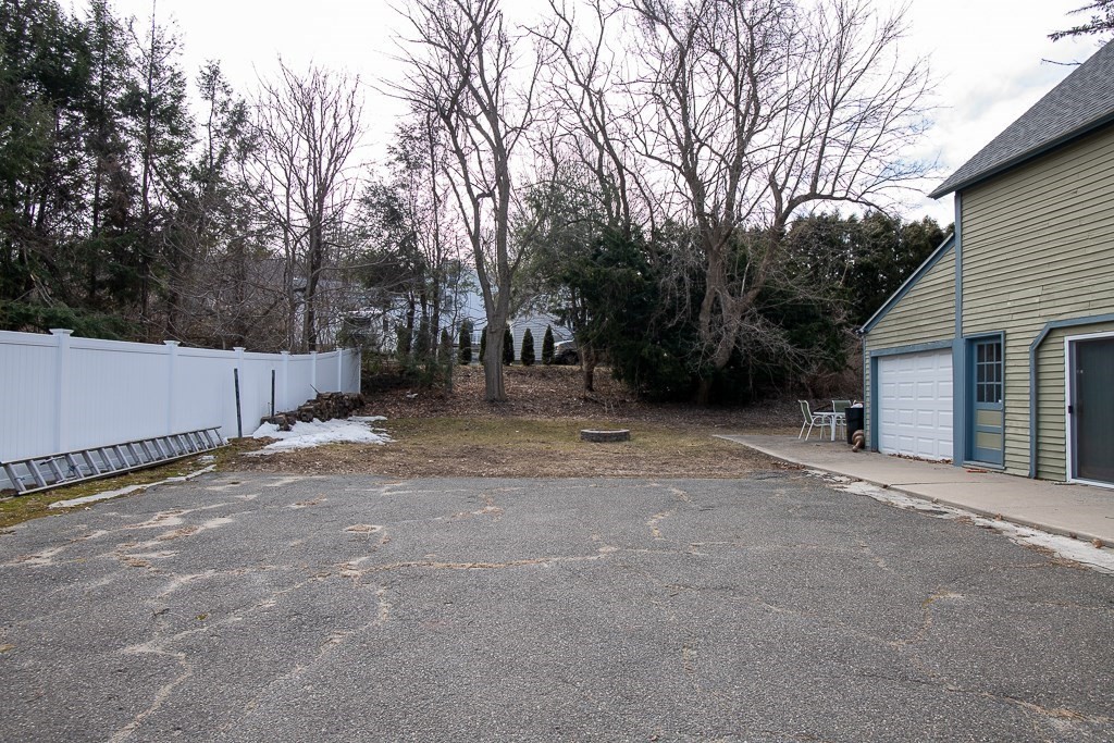 4 Spring St Property Photo 4