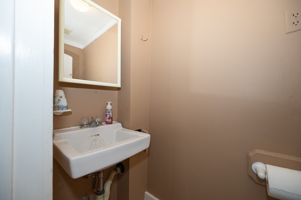 4 Spring St Property Photo 7
