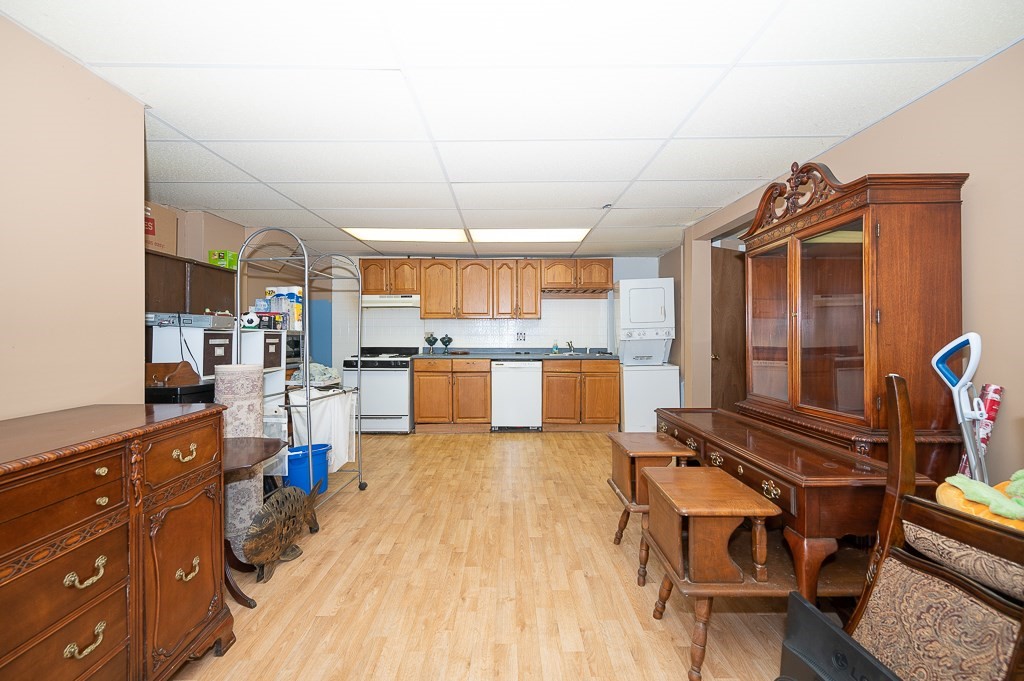 4 Spring St Property Photo 13