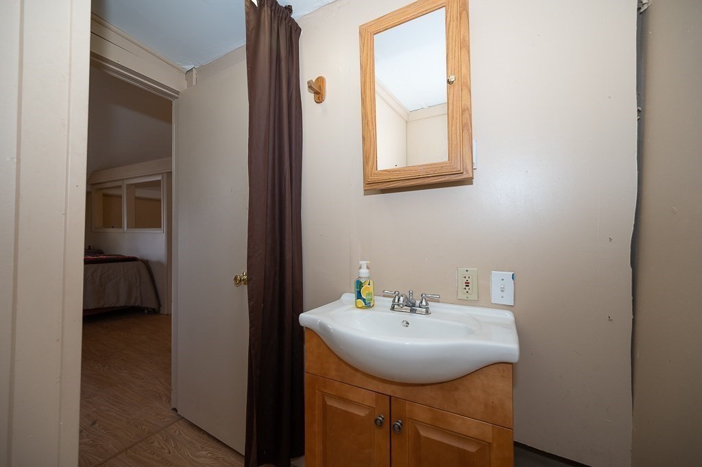 4 Spring St Property Photo 15