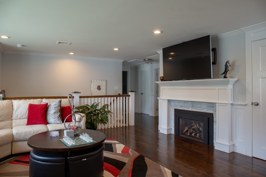 42 Churchill Place Property Photo 10