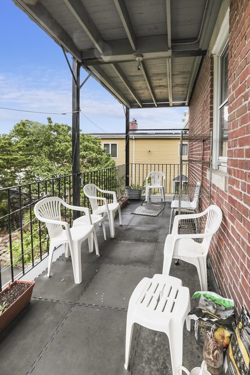 37 Gladstone # 2 Property Photo 6