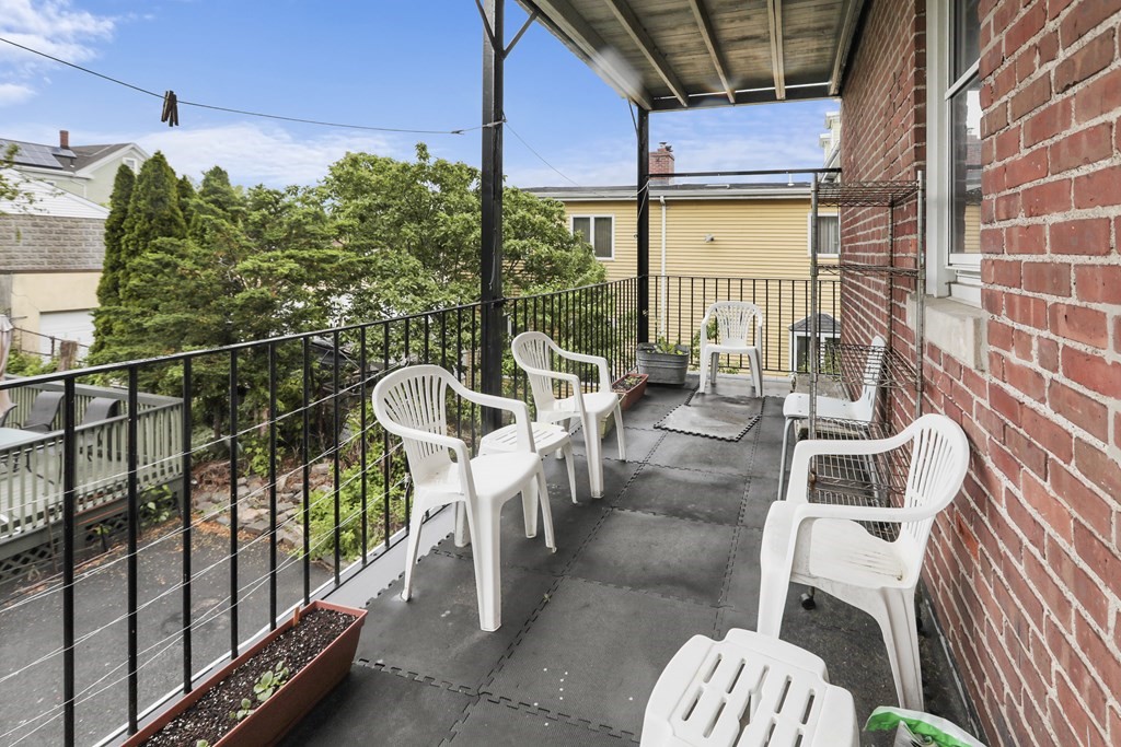 37 Gladstone # 2 Property Photo 7