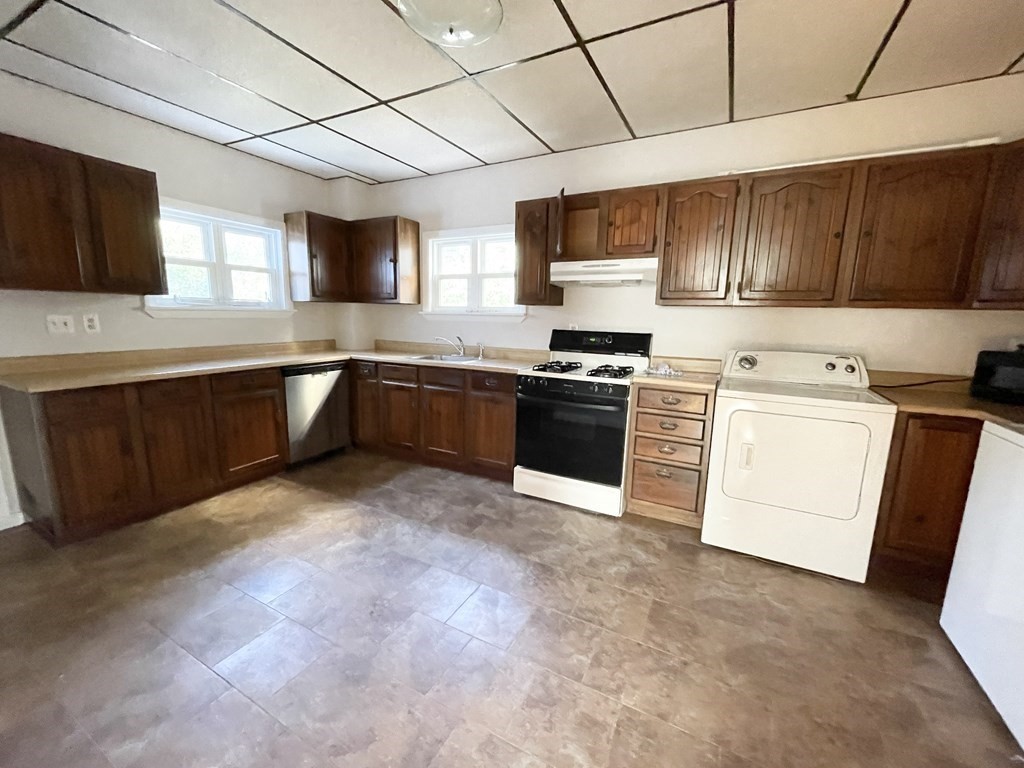 26-28 Harbor View # 2 Property Photo 1