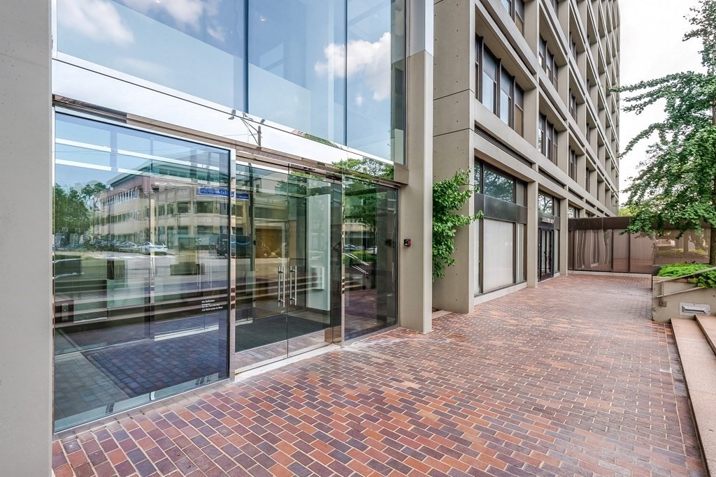 300 Washington Street Property Photo 5