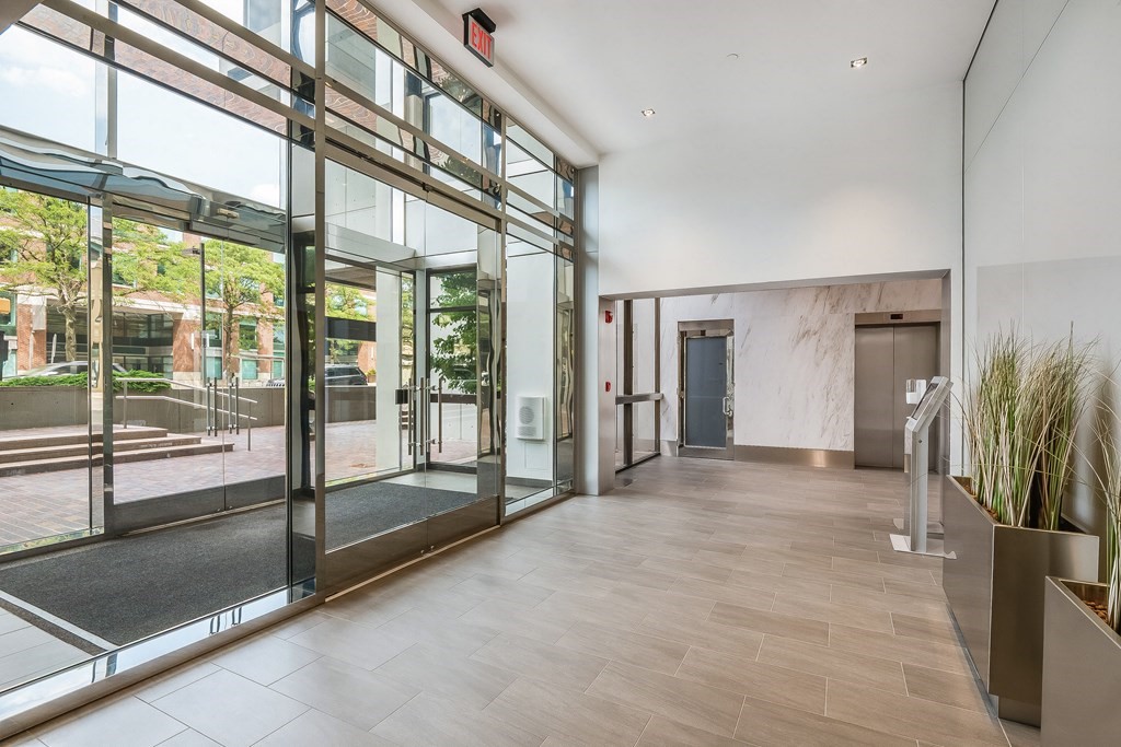 300 Washington Street Property Photo 6