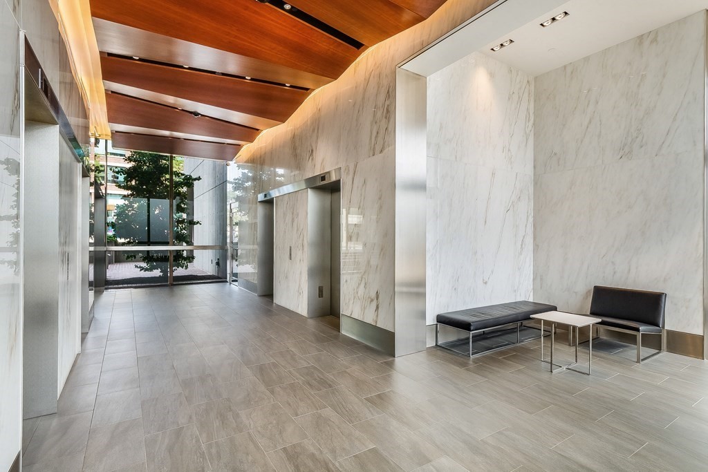 300 Washington Street Property Photo 7