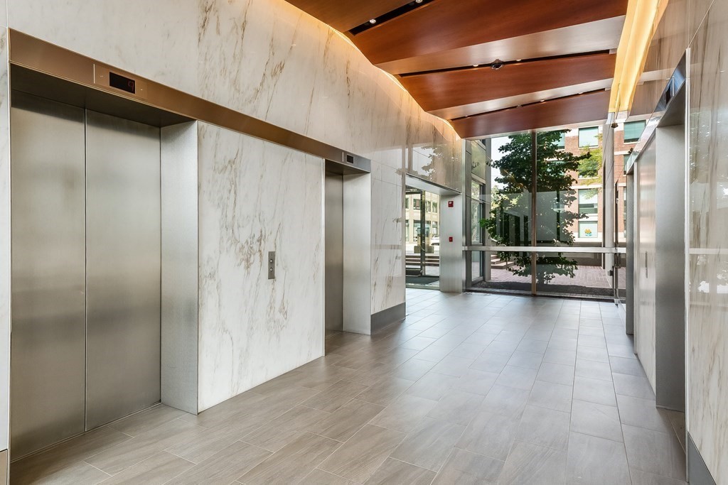 300 Washington Street Property Photo 8