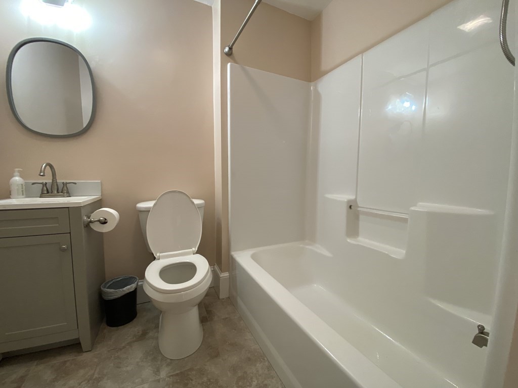 40 Williams St # 3 Property Photo 2