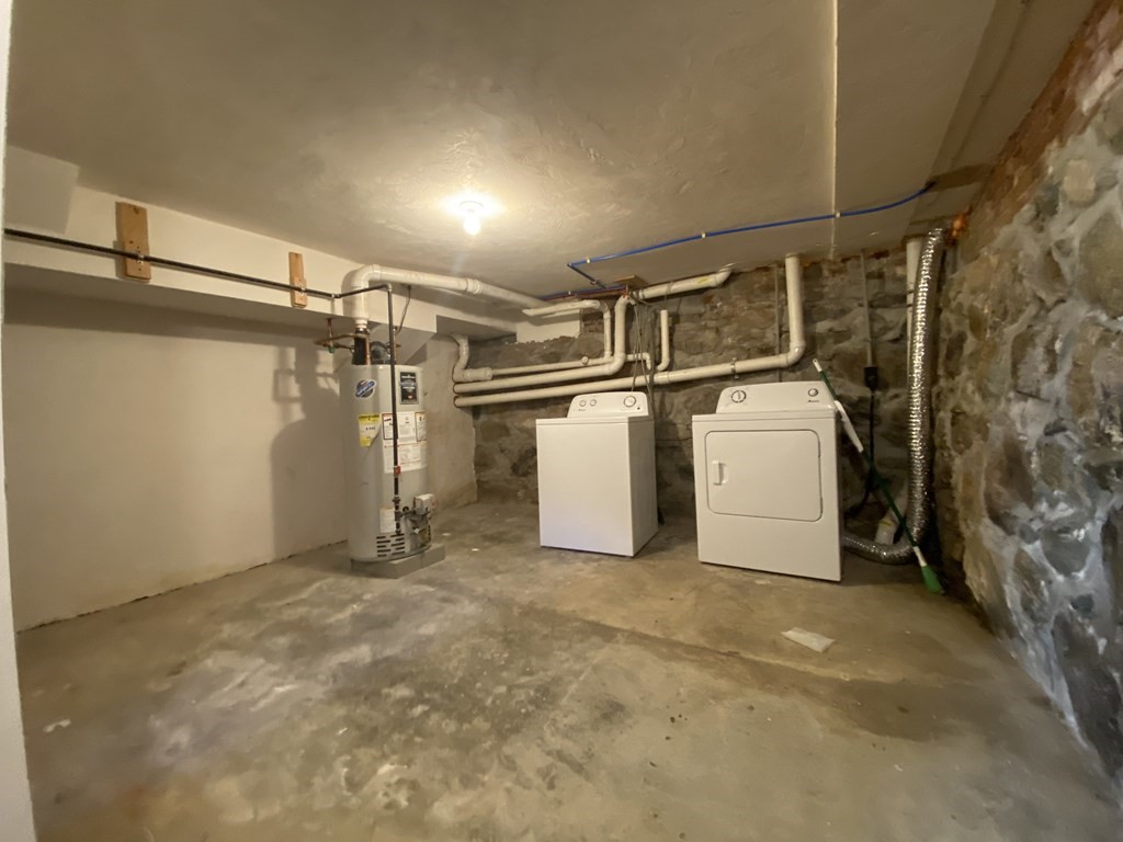40 Williams St # 3 Property Photo 8