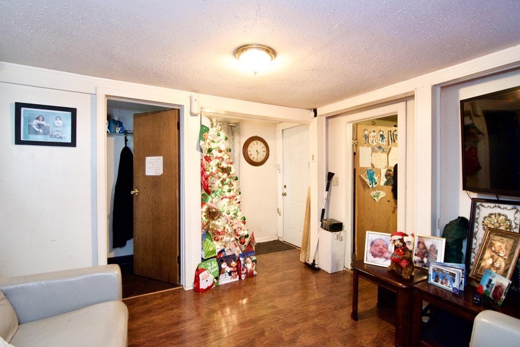 290 Quincy St Property Photo 5