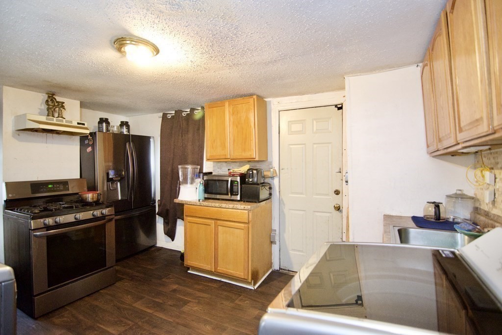290 Quincy St Property Photo 8