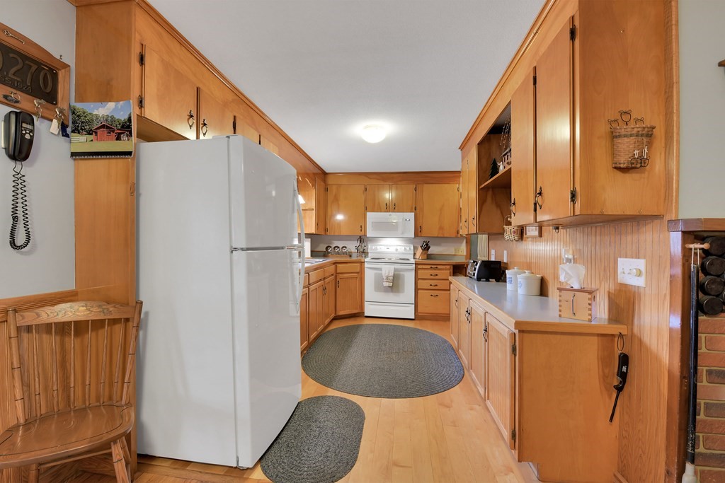 100 Town Hill Rd Property Photo 4