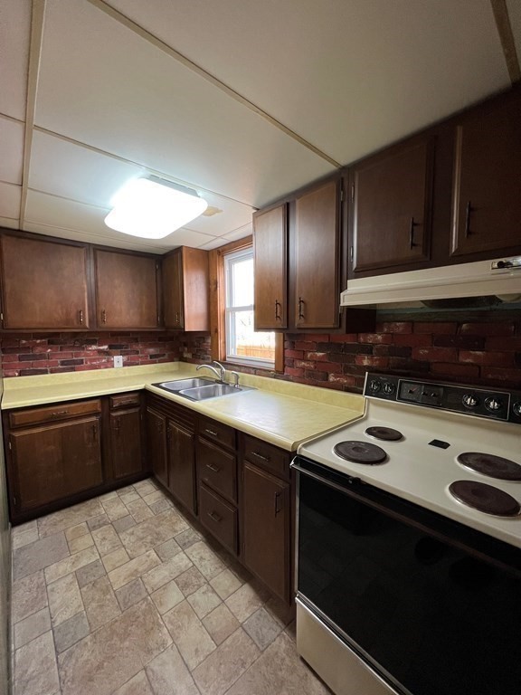 17 Jewel Ave Property Photo 7