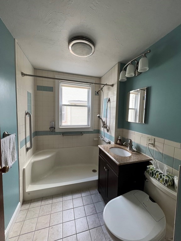 17 Jewel Ave Property Photo 8