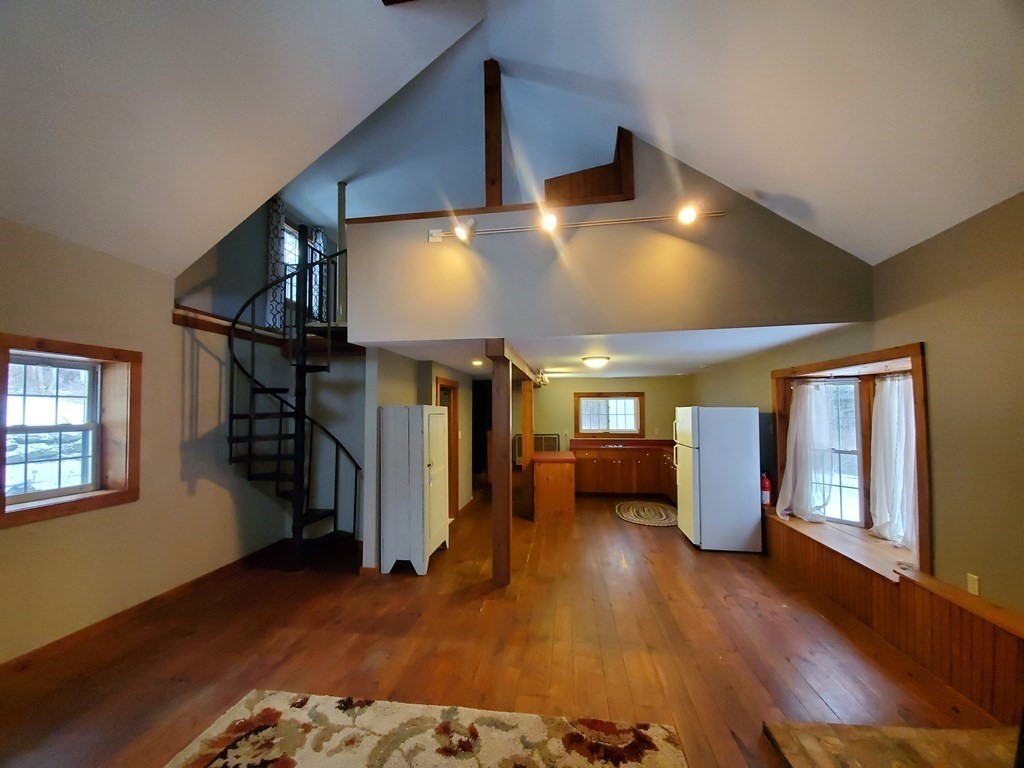 684 South Egremont Rd Property Photo 12