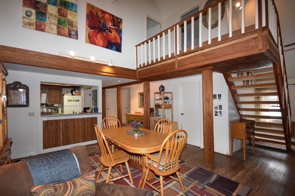 684 South Egremont Rd Property Photo 13