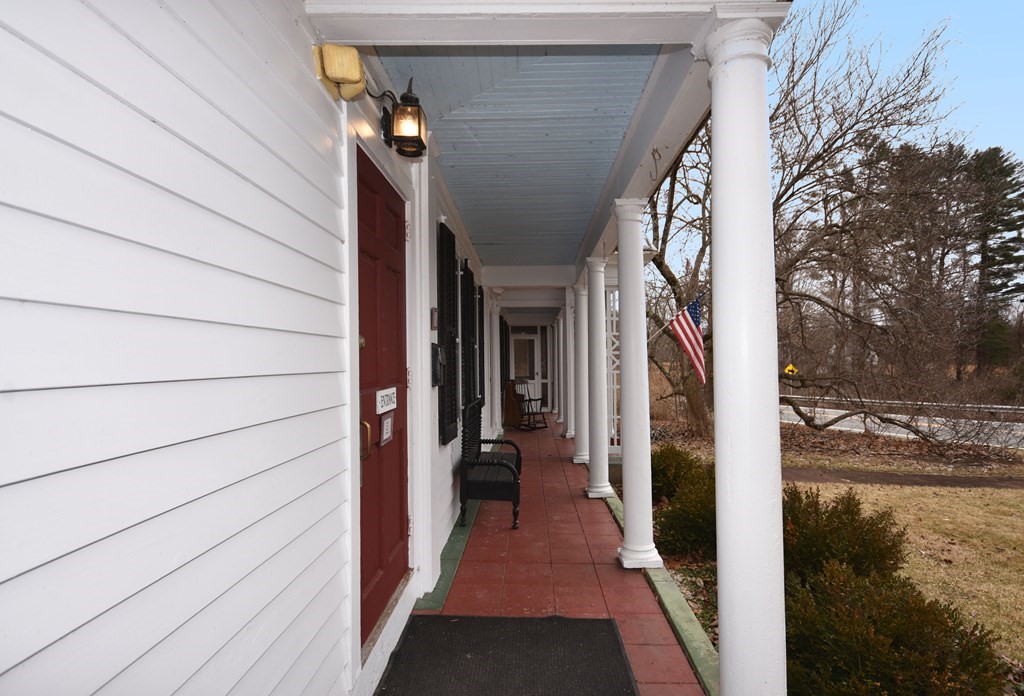 684 South Egremont Rd Property Photo 28