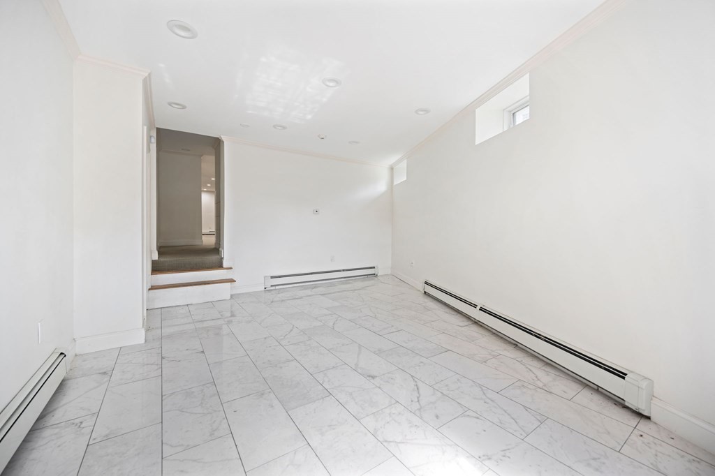 600 E Broadway Property Photo 5