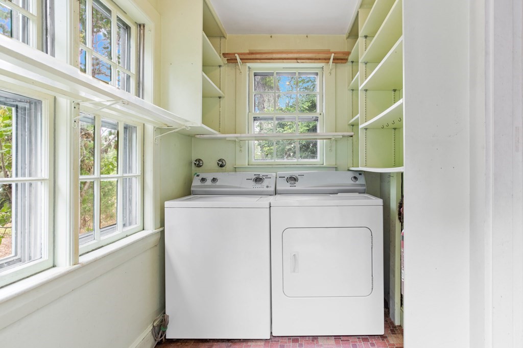 2656 Main Street Property Photo 5