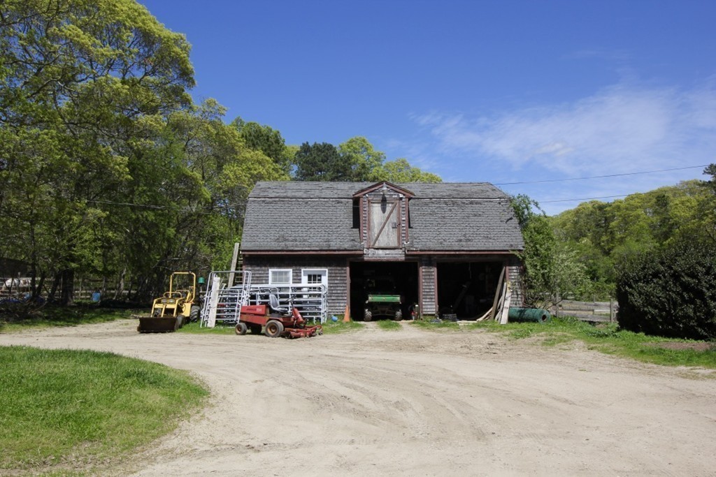 809 Sandwich Rd Property Photo 3